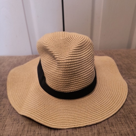 J. Crew Accessories - J. Crew Floppy Paper Tan Pool Vacation Beach Wide Brim Women’s Hat
